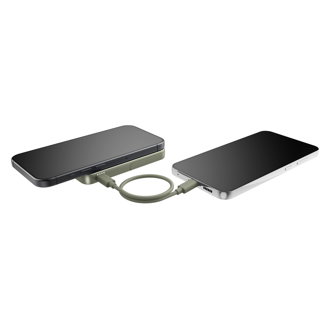 Zwei Smartphones, verbunden durch ein Ladekabel, eines auf einem Ladepad.