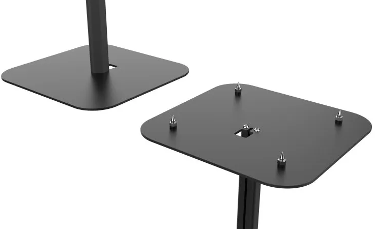 Deux supports métalliques noirs avec des bases carrées. L'un a des pointes, l'autre est plat.