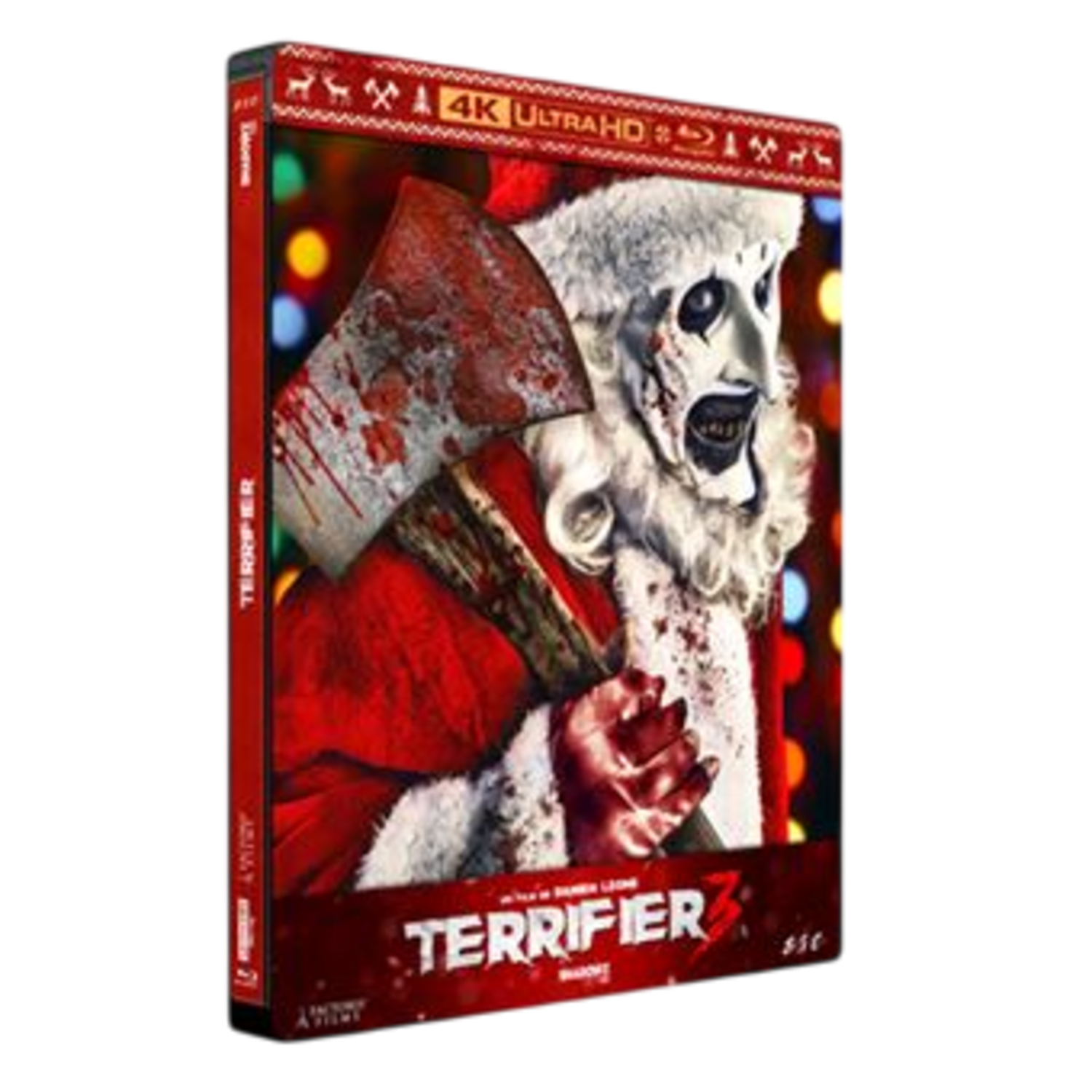 Une couverture de DVD de film d'horreur avec une figure de type Père Noël tenant une hache avec du sang. Fond rouge.
