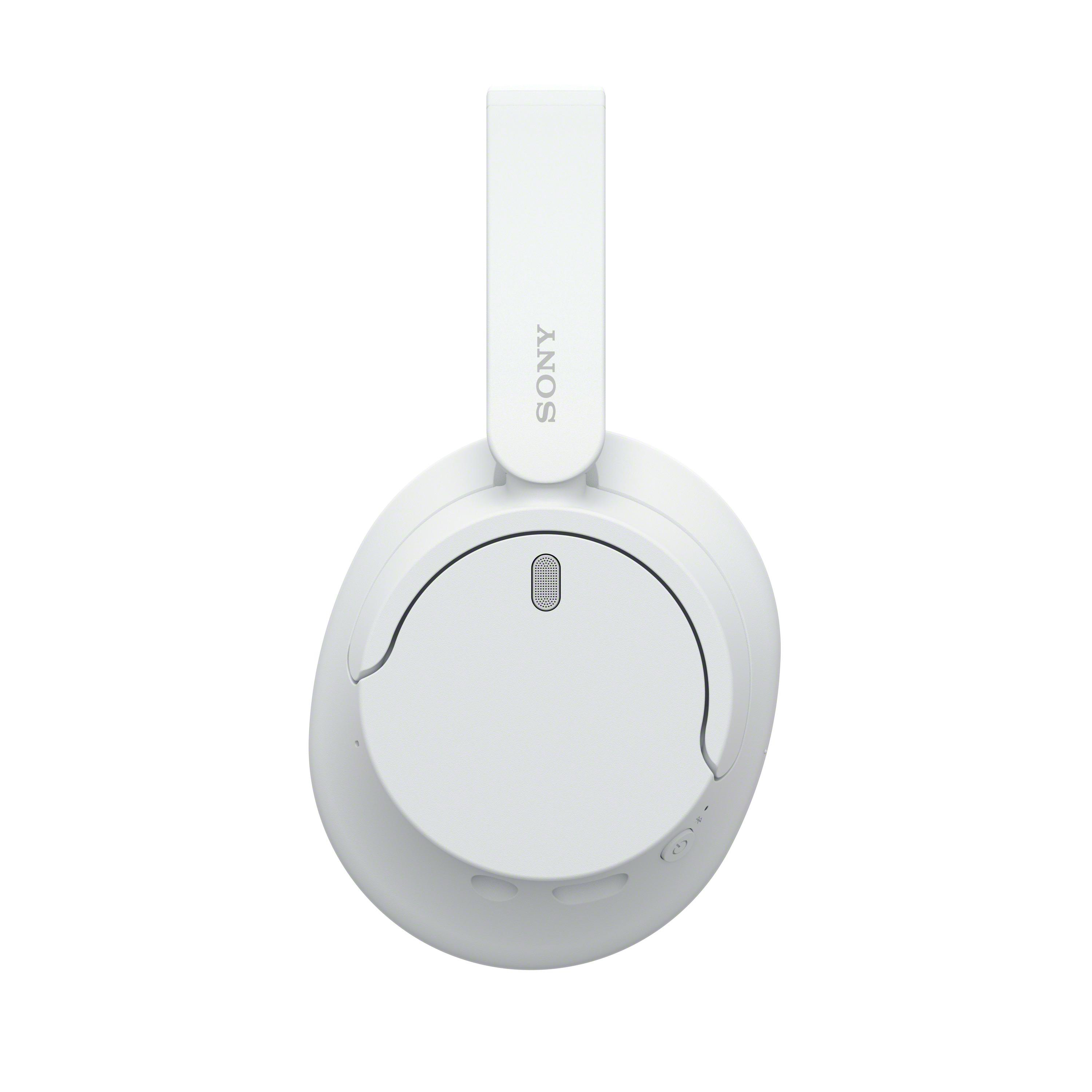 Weiße Sony-Kopfhörer. Auf dem Kopfband steht SONY. Der Ohrmuschel hat einen Knopf. Das Design ist sauber und einfach.