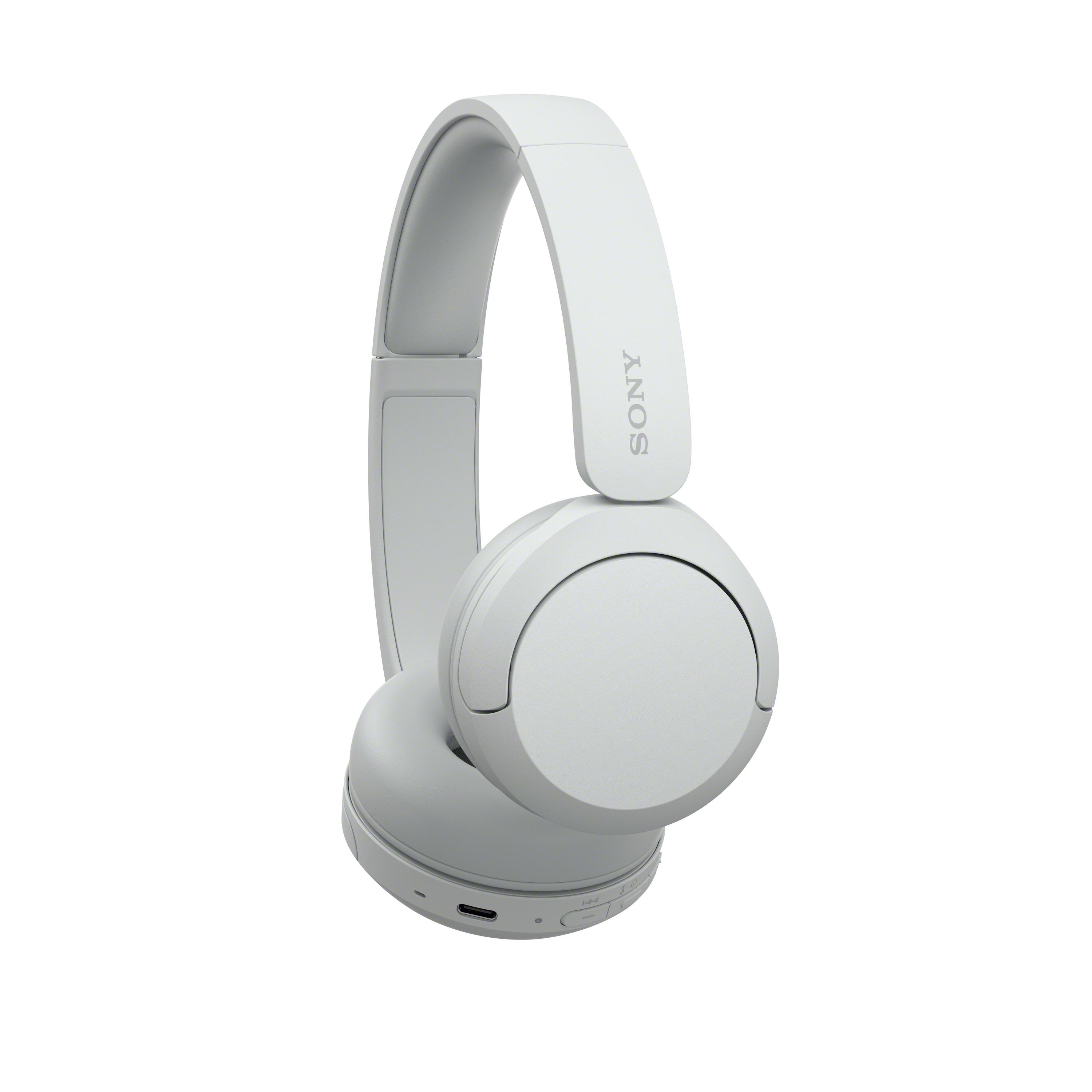 Weiße Sony Over-Ear-Kopfhörer mit Markennamen auf dem Kopfband.