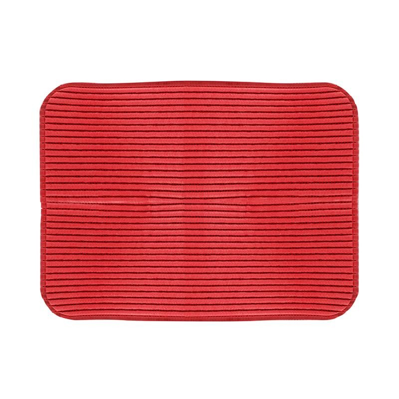 Una alfombra de baño roja con relieve.