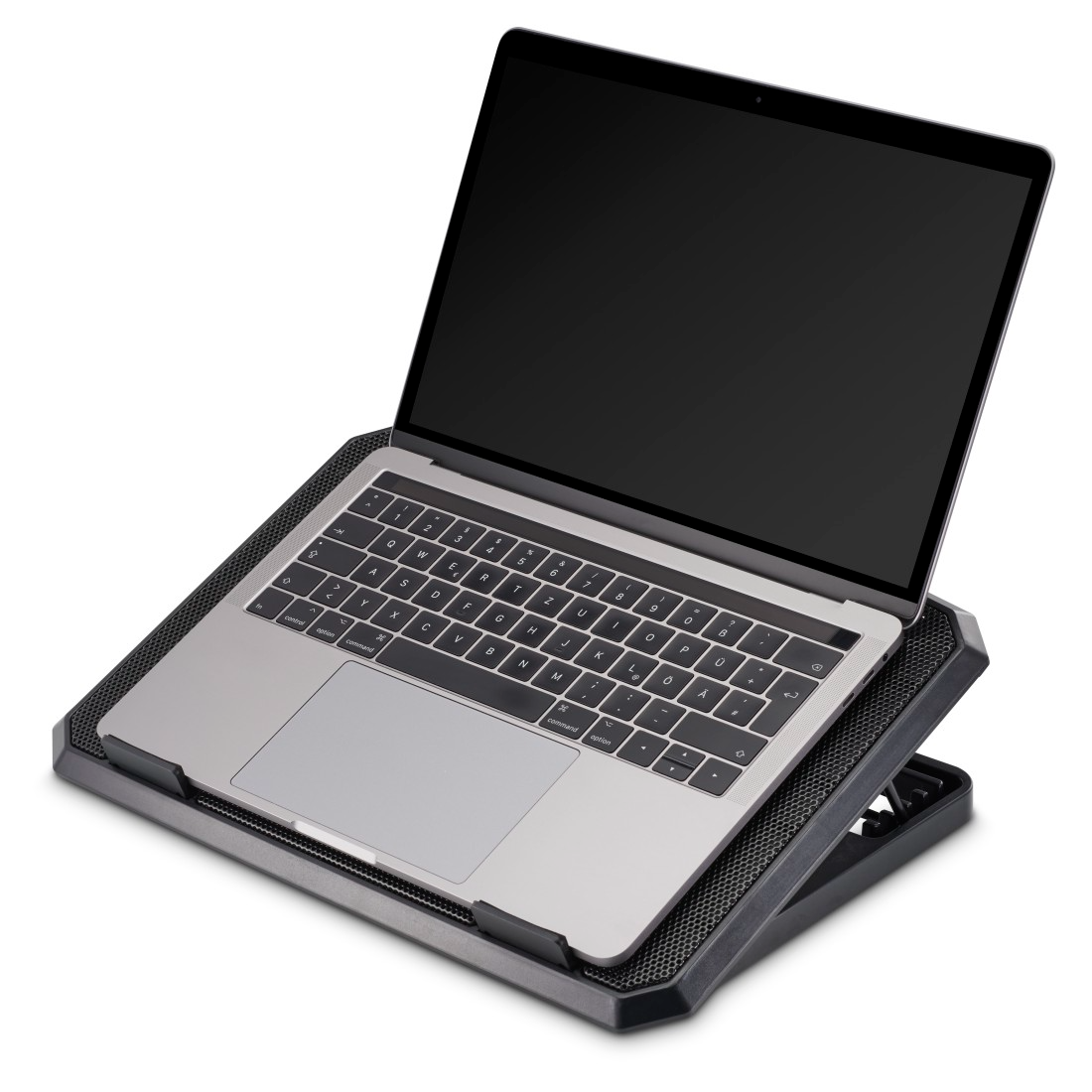Laptop fekete, szellőző hűtőpárnán, felfelé döntve, fehér háttér előtt.