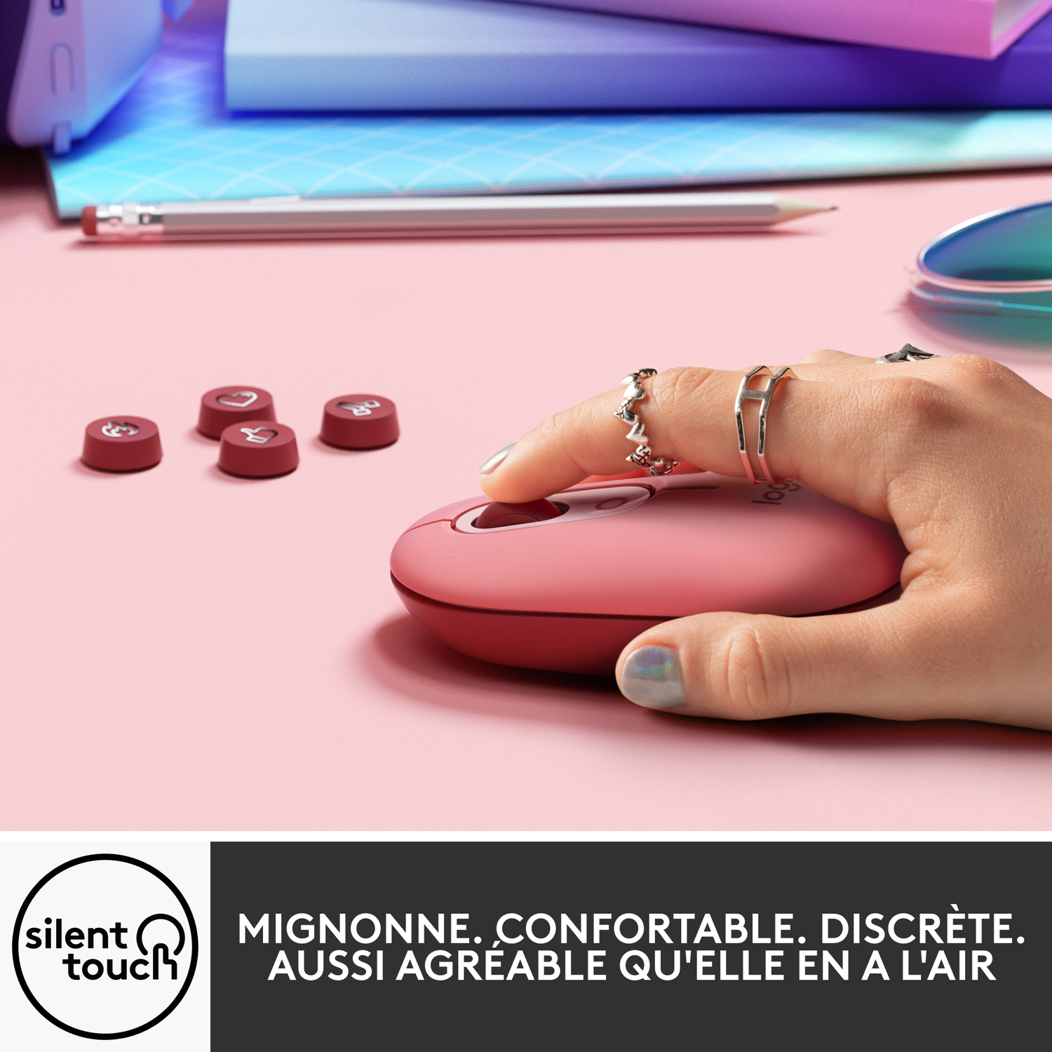 Une souris rose avec des touches rouges et une main l'utilisant, avec du texte.