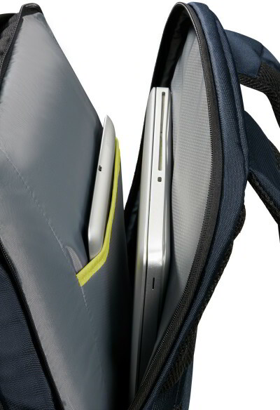 Hátizsák laptop-pal és tablettel.