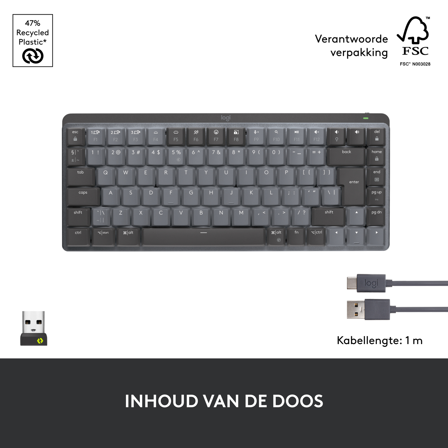 Een grijs toetsenbord met toetsen en een USB-dongle, kabel. Toont de inhoud van de verpakking en het logo voor gerecycled plastic.