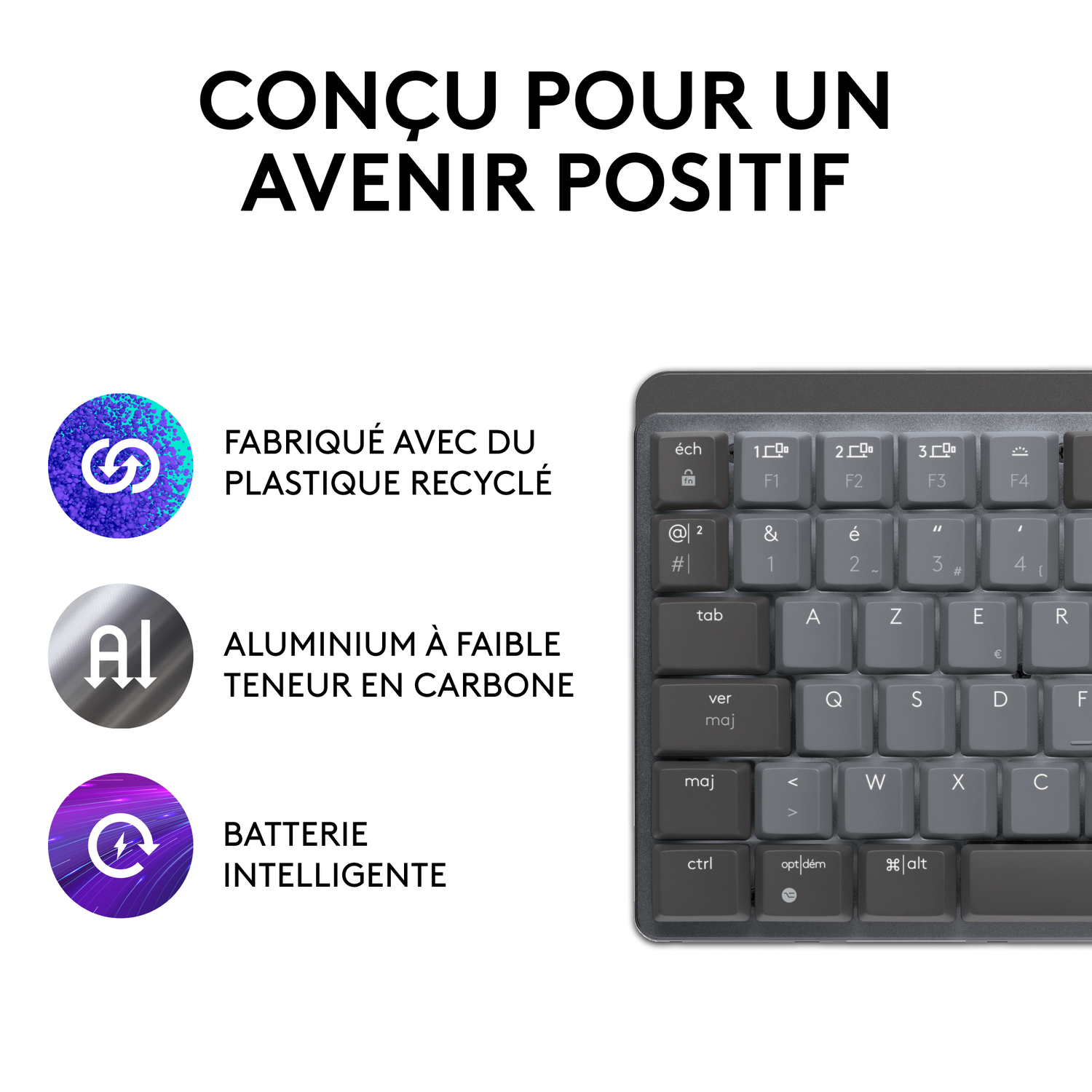Gros plan sur un clavier avec des icônes pour le recyclage, faible en carbone et batterie intelligente. Texte: 'CONCU POUR UN AVENIR POSITIF'.