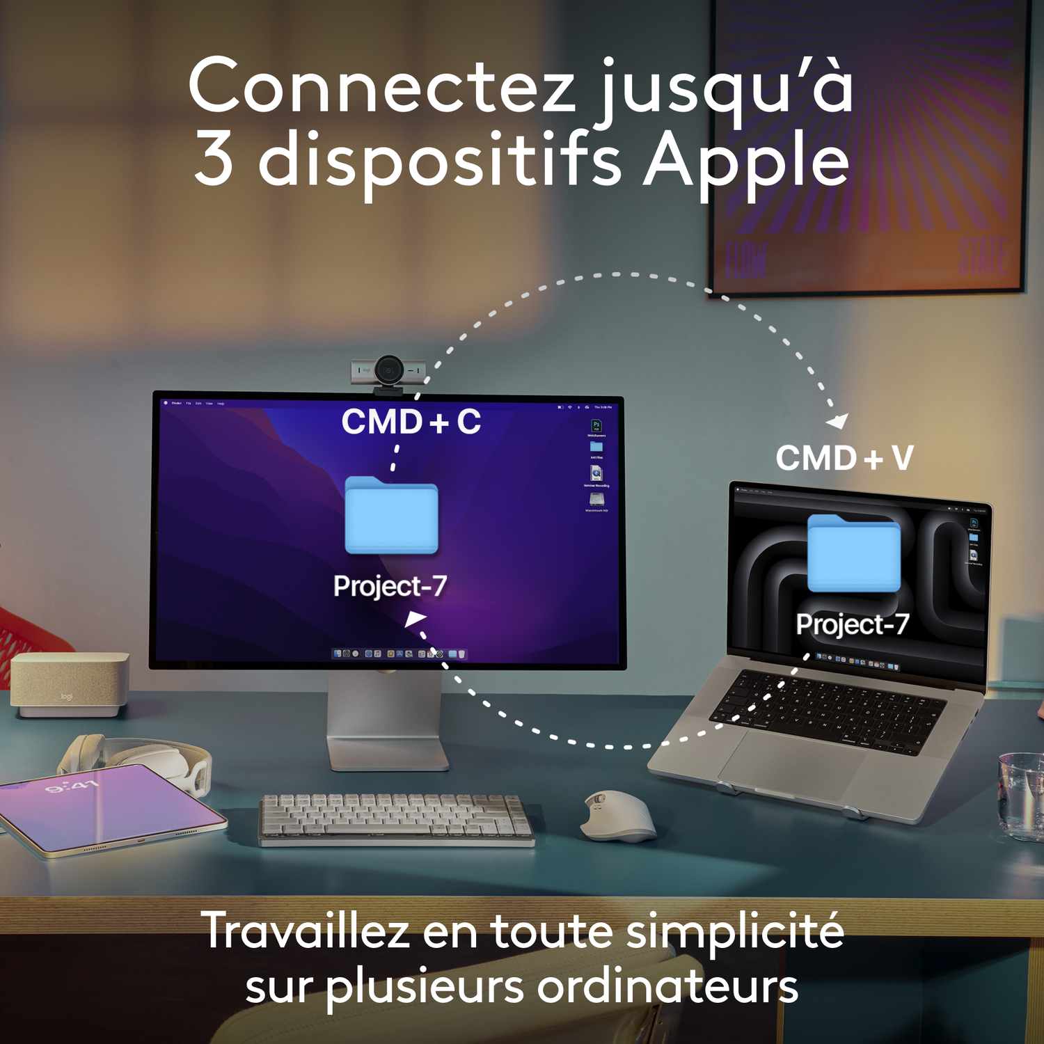 Plusieurs appareils Apple connectés à un moniteur et un ordinateur portable, avec du texte.