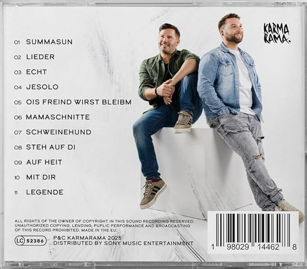CD-Cover mit zwei Männern. Text und Titelliste auf der Rückseite. Barcode vorhanden.