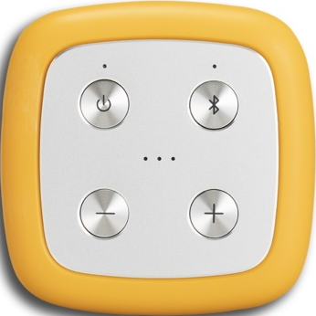 Un appareil carré jaune avec des boutons.
