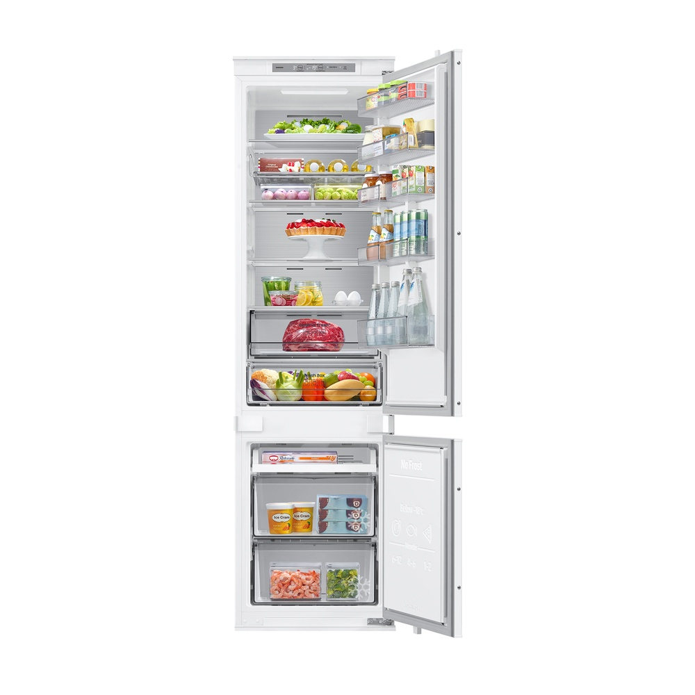 Refrigerador abierto lleno de alimentos, incluyendo frutas, verduras y bebidas.