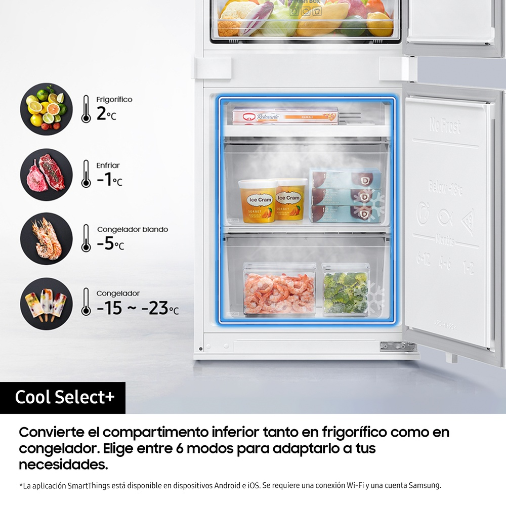 Interior de refrigerador con puertas abiertas mostrando estantes. Contiene alimentos etiquetados, indicadores de temperatura y texto.