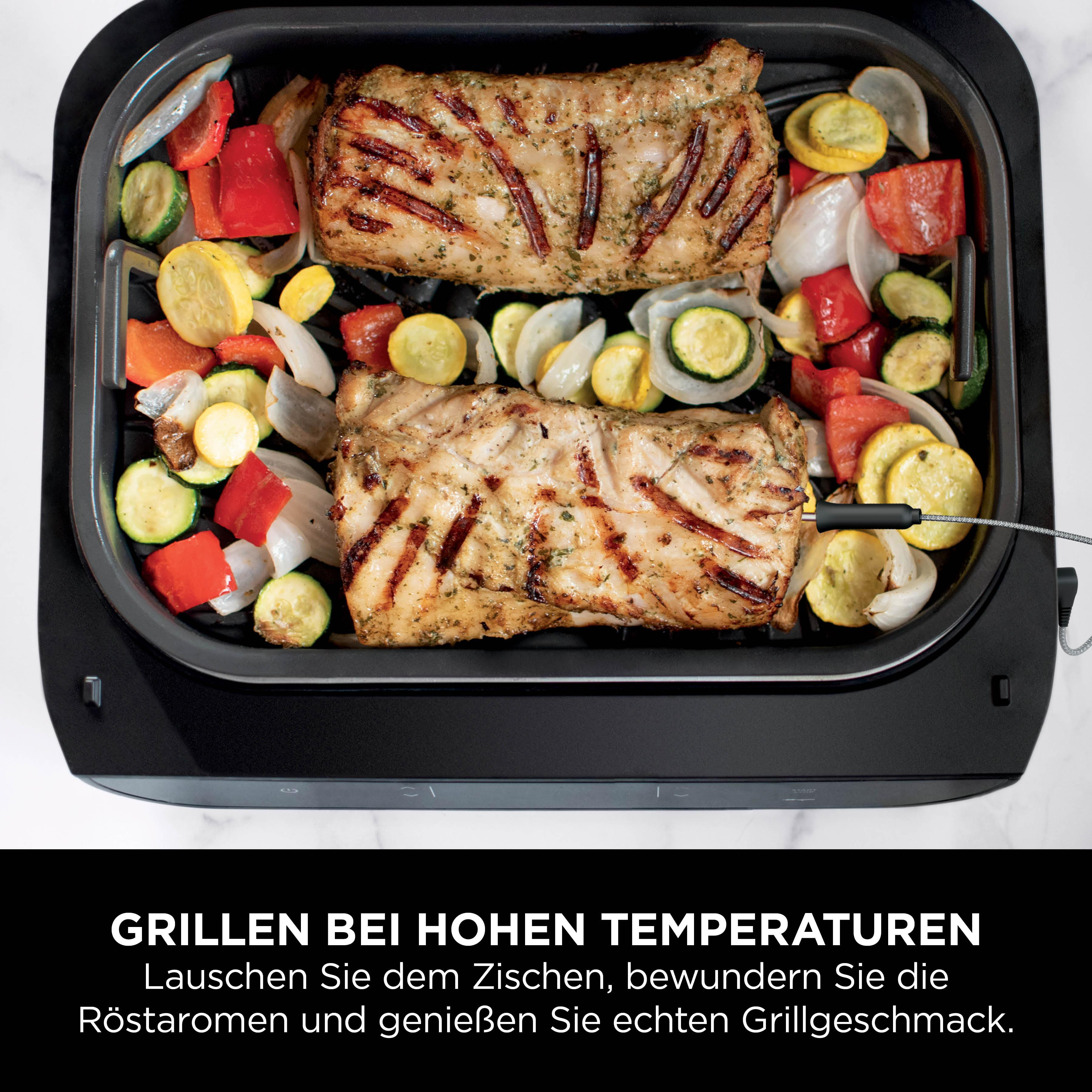 Gegrilltes Essen, Fleisch und Gemüse, auf schwarzem Grill mit Text darunter.