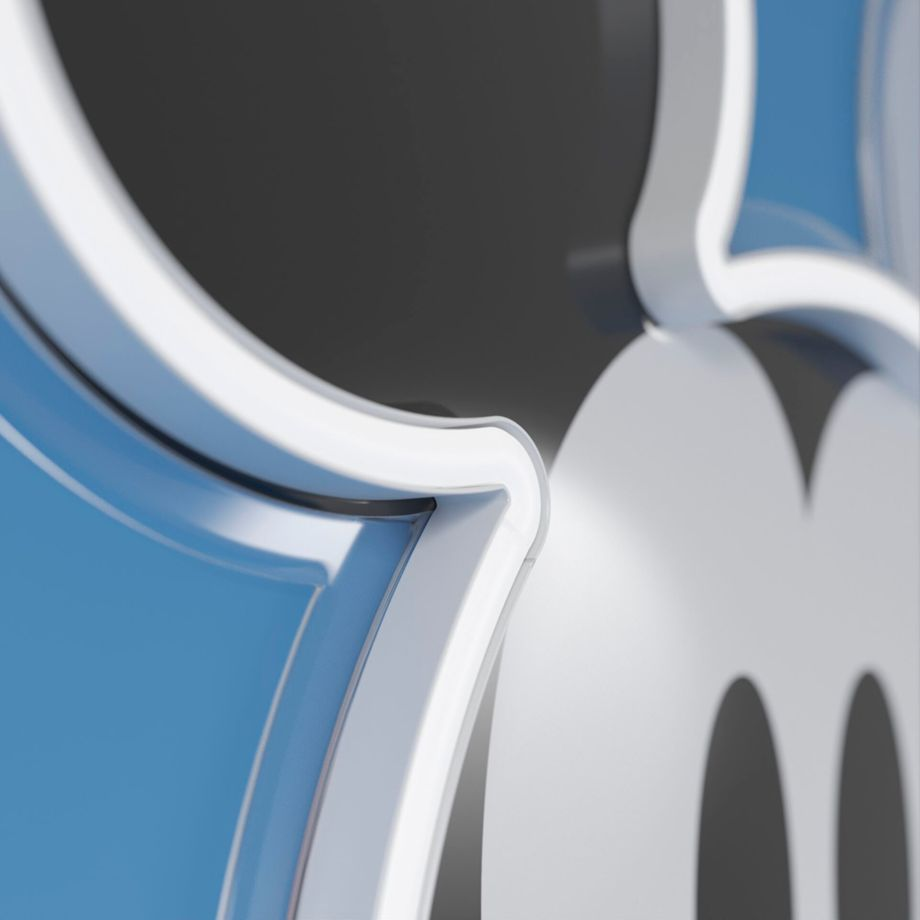 Zbliżenie głowy Myszki Miki, w kolorach niebieskim i białym.