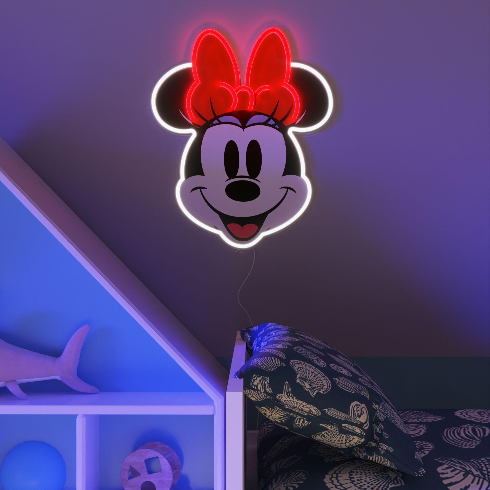 Neon Minnie Mouse. Czerwona kokarda, czarna głowa. Na suficie. Ustawienia sypialni.