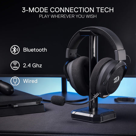 Fekete gamer headset állványon. Bluetooth, 2.4 GHz és vezetékes csatlakozási lehetőségek.