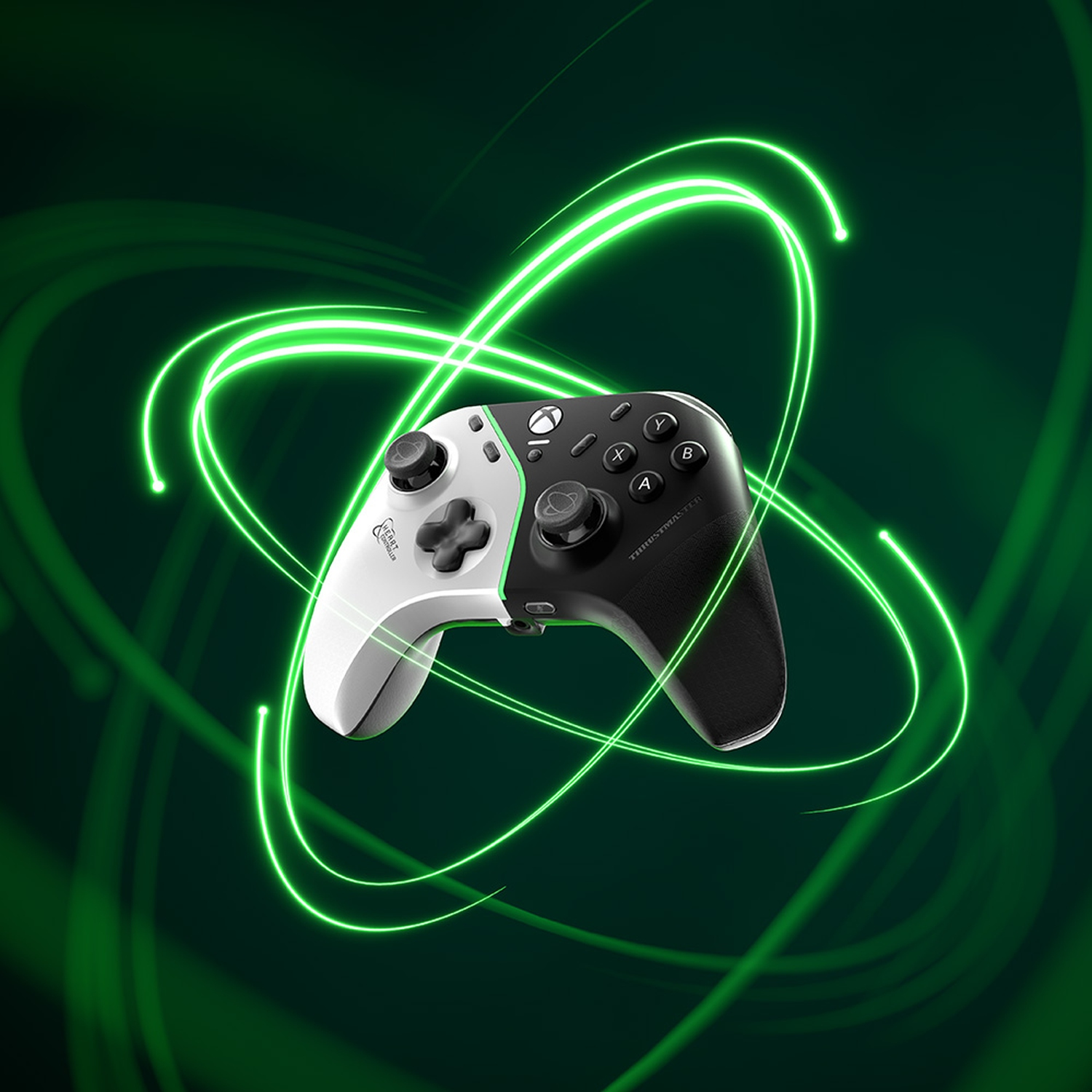 Schwarz-weißer Gamecontroller mit grünen, wirbelnden Lichtspuren.