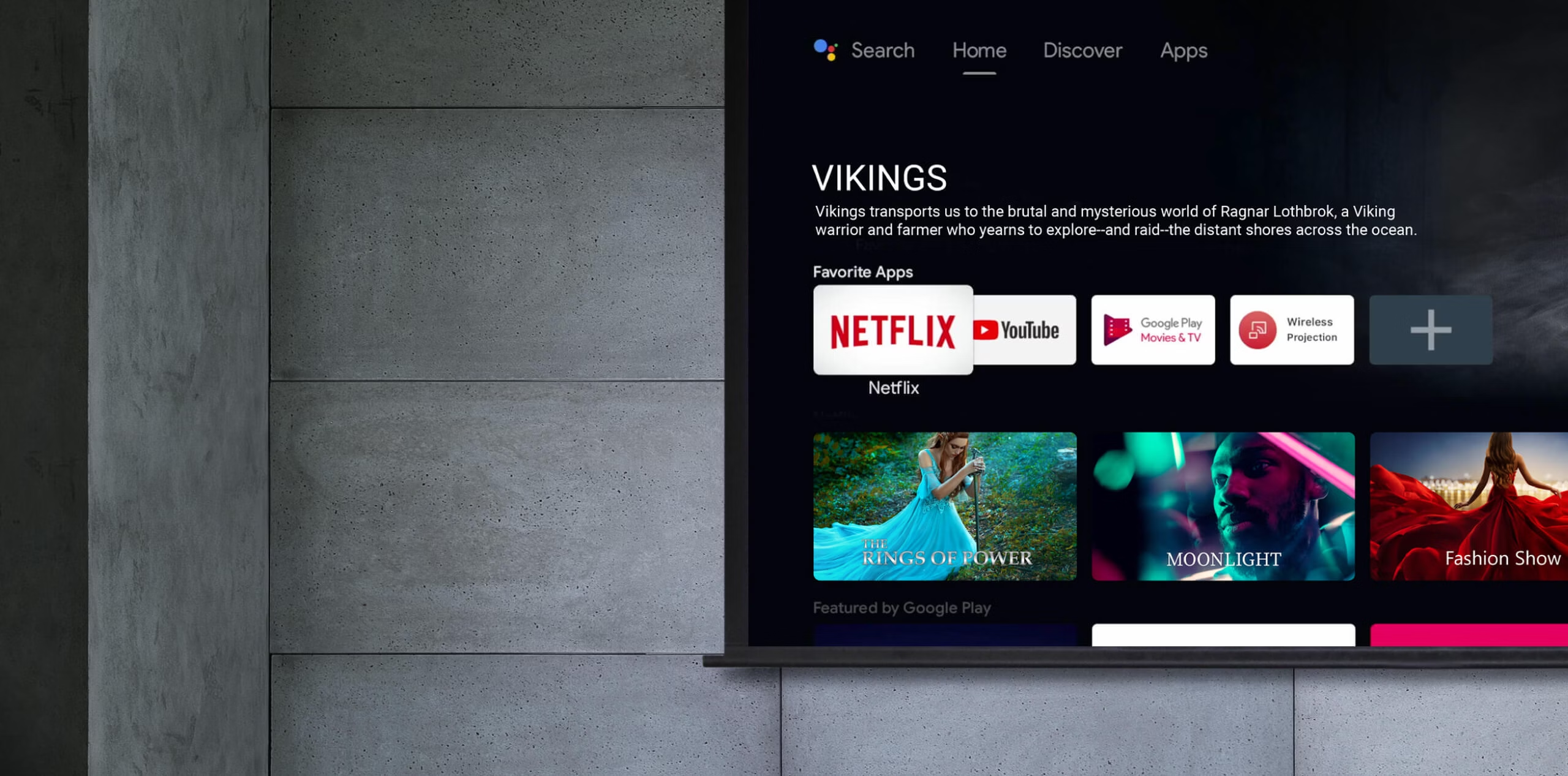 Una smart TV che mostra l'app Netflix e un menu con consigli di programmi.