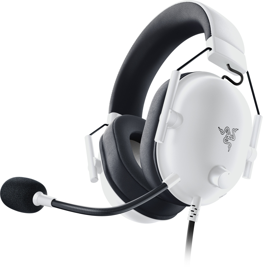 Weißes und schwarzes Gaming-Headset mit Mikrofon. Razer-Logo sichtbar. Isoliert auf weißem Hintergrund.