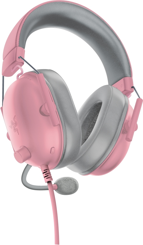 Rosa-graues Gaming-Headset. Es hat ein Mikrofon und ein Kabel. Das Razer-Logo ist auf den Ohrmuscheln zu sehen.
