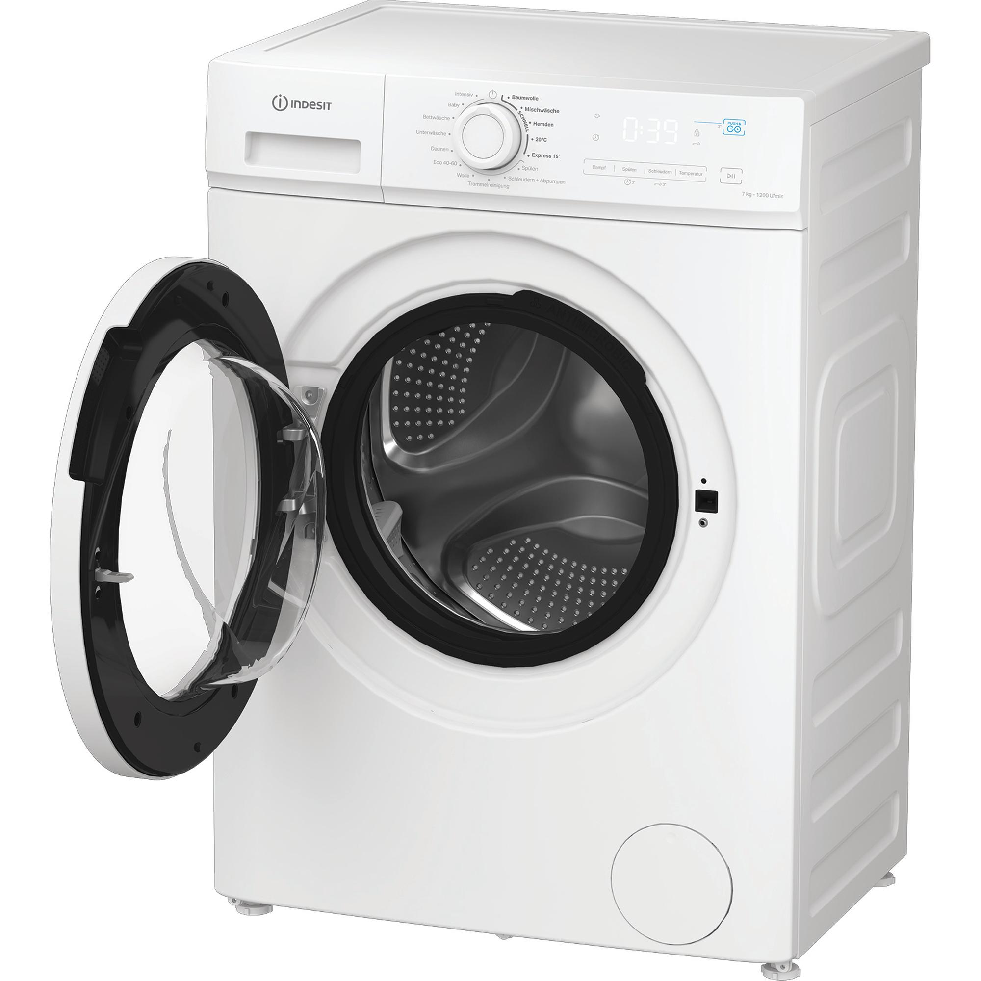 Eine weiße Waschmaschine mit geöffneter Tür.