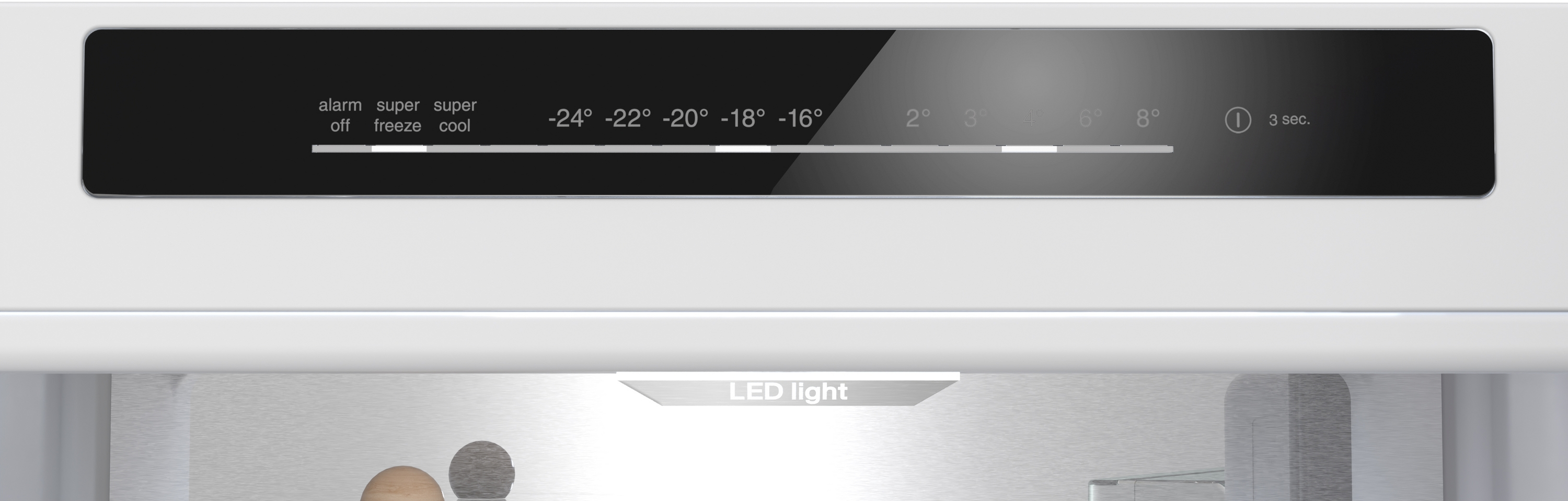Kühlschrank-Bedienfeld. Digitalanzeige mit Temperatureinstellungen. LED-Licht darunter. Weißer Innenraum.
