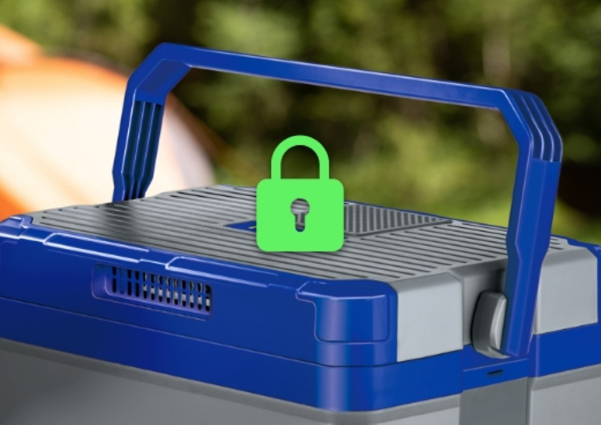 Niebiesko-szara lodówka z ikoną kłódki, sugerującą funkcje bezpieczeństwa.