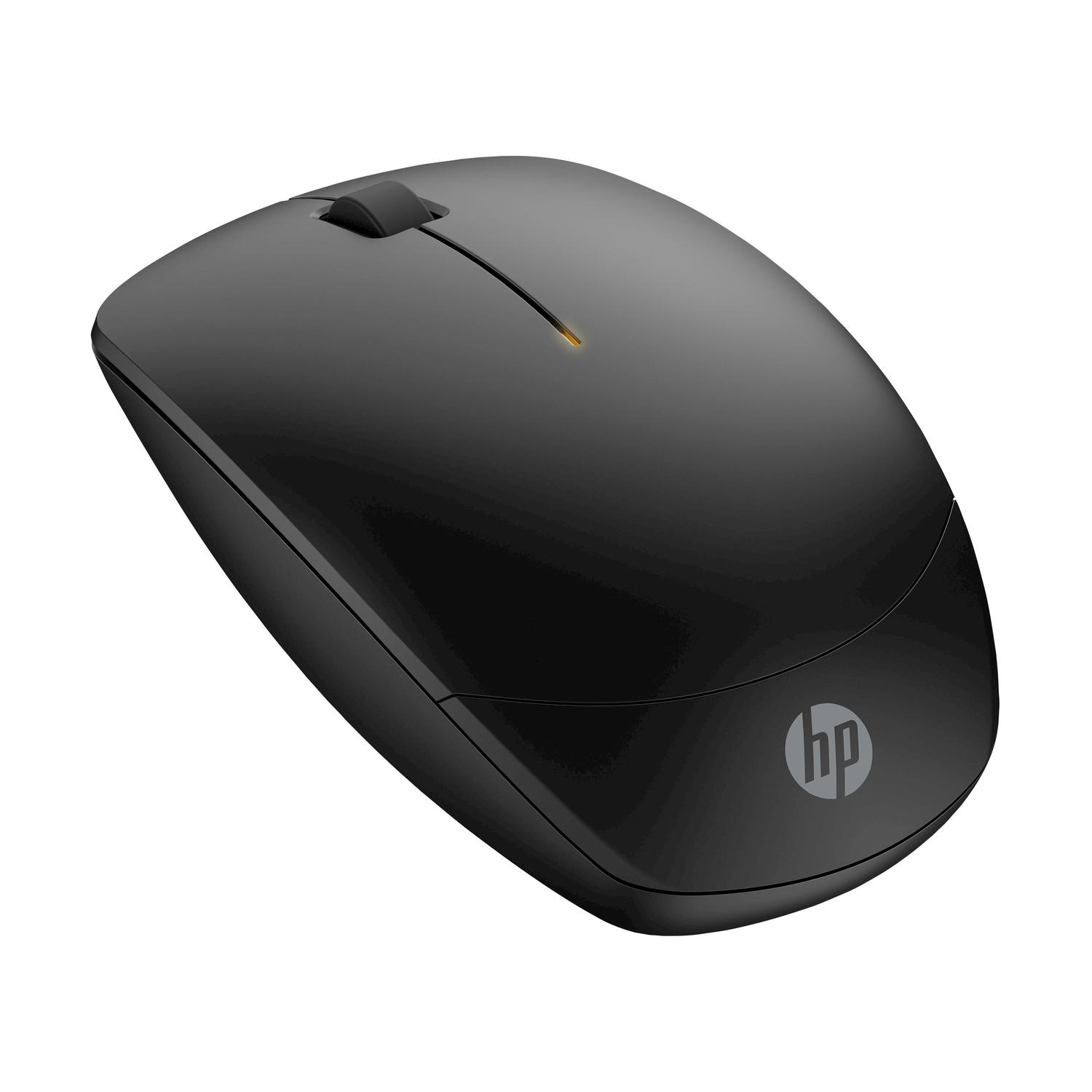 Mouse HP nero isolato su bianco. Ha una rotella di scorrimento e il logo HP. Vista angolata.