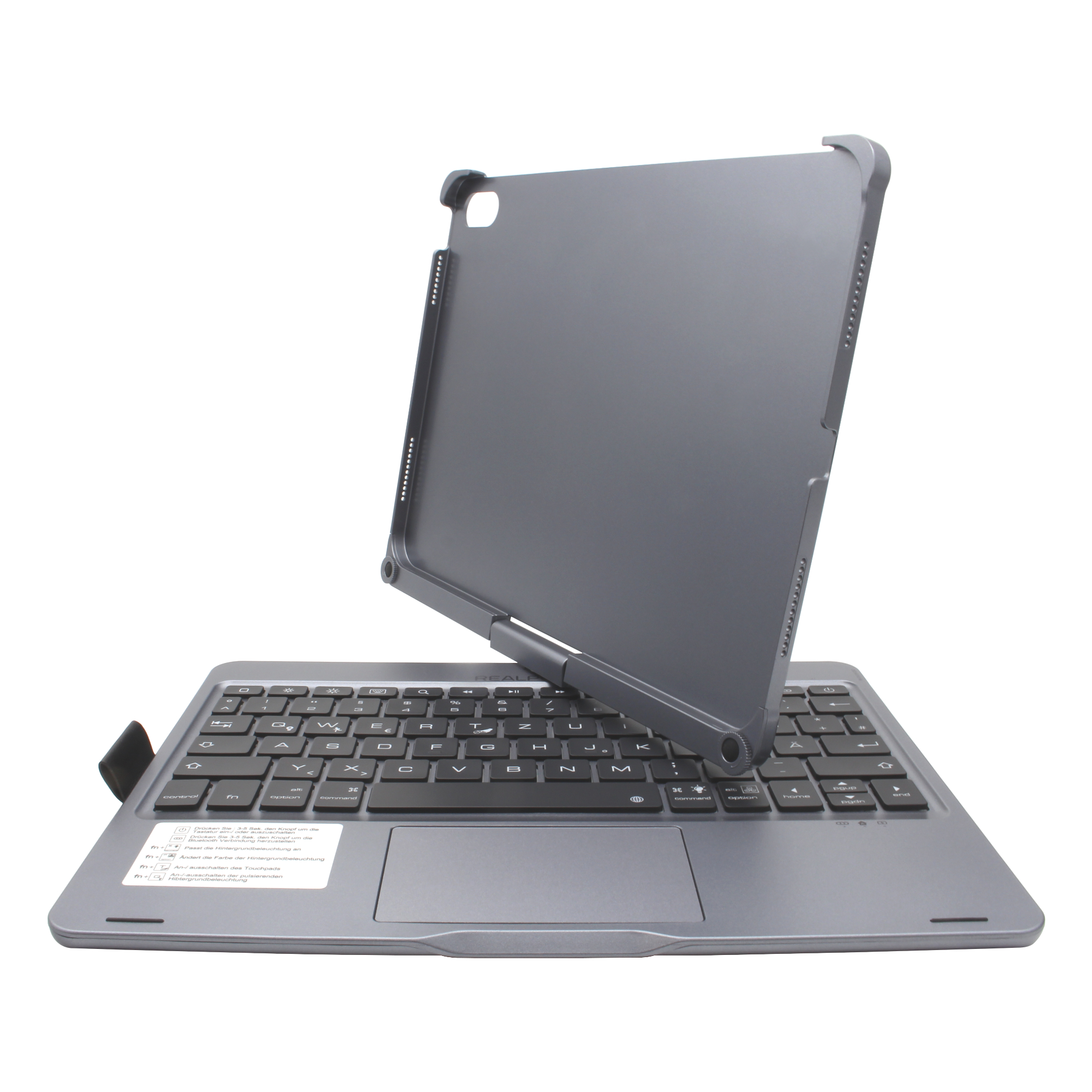 Tablet auf Tastaturhülle, grau, abgewinkelt und weißer Hintergrund.