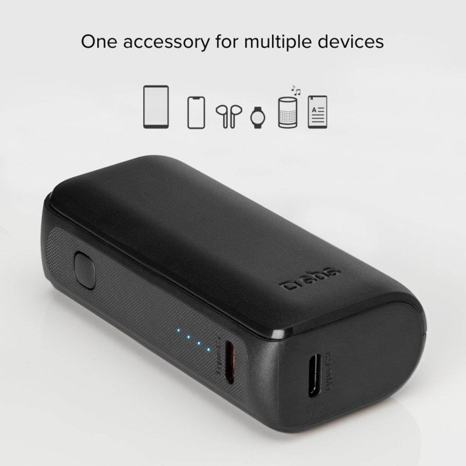 Batterie externe noire avec plusieurs ports de sortie et un indicateur lumineux.
