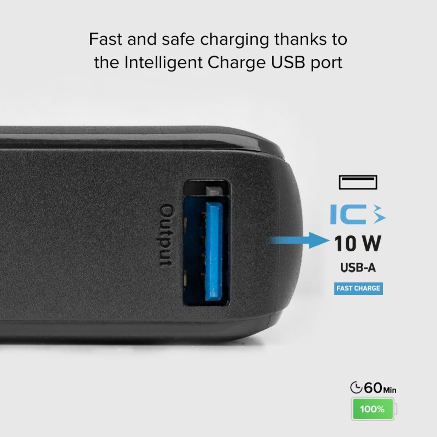 Un chargeur noir avec un port USB et les mots 'FAST CHARGE'.