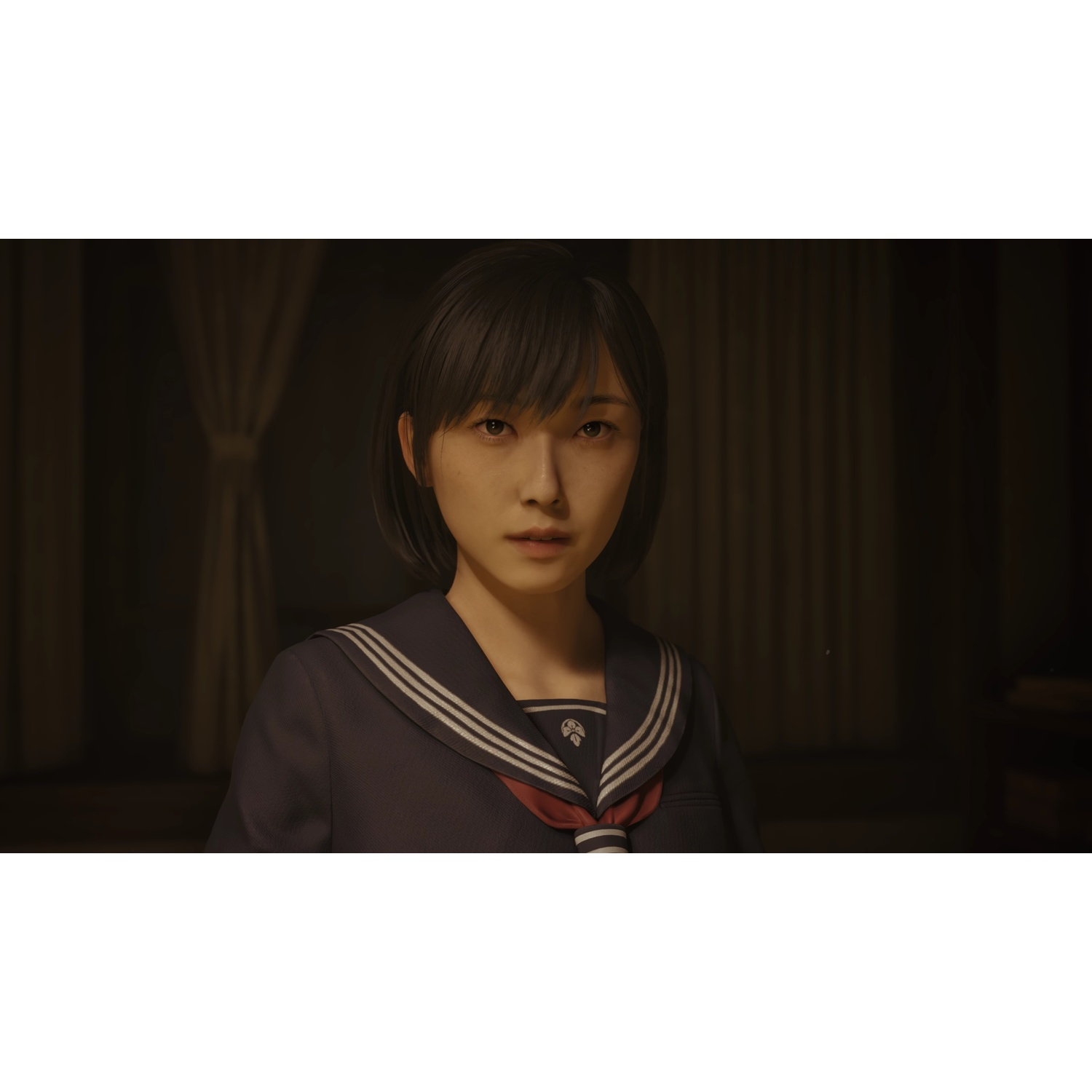 Une jeune femme asiatique en uniforme bleu marine regarde la caméra.