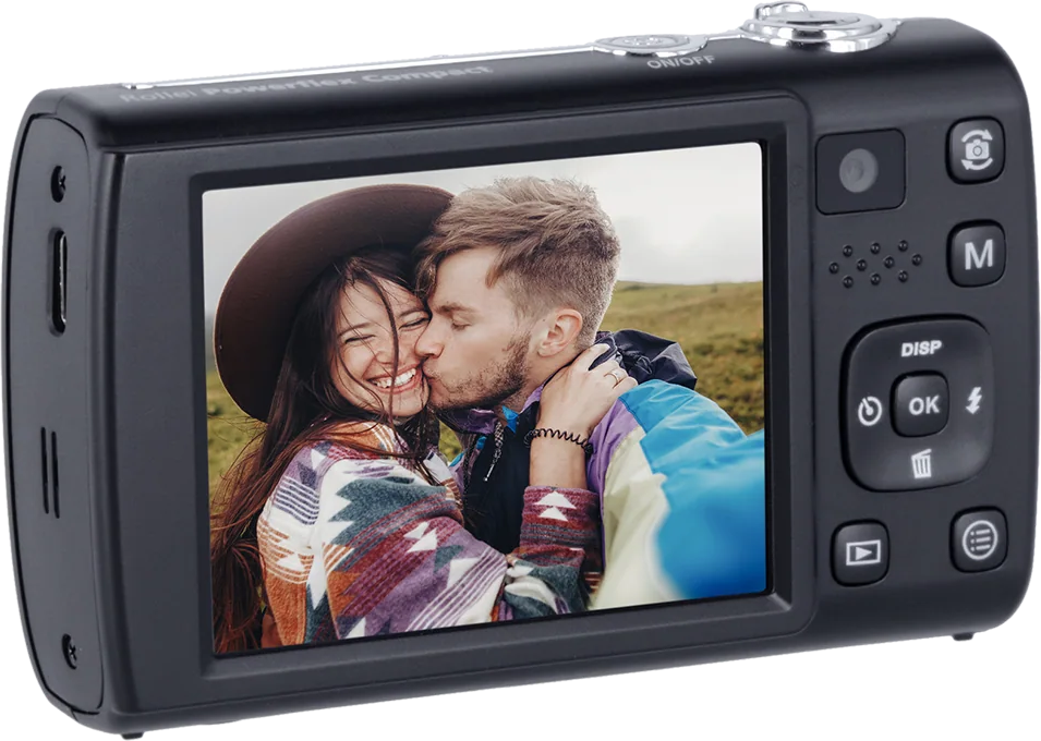 Appareil photo noir affichant une photo d'un couple s'embrassant, avec boutons et commandes visibles.