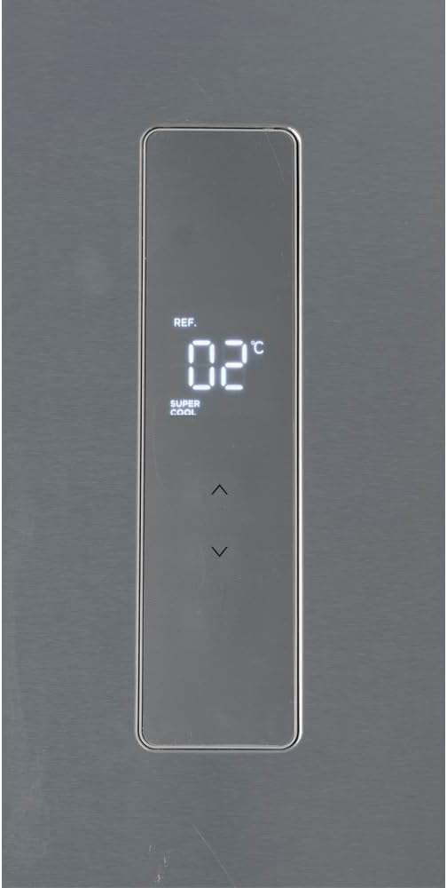 Vista de cerca del panel de control del refrigerador que muestra 0,2°C y 'Super Cool'.