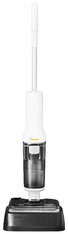 Ręka nosząca trzy kolorowe bransoletki w kształcie spirali.