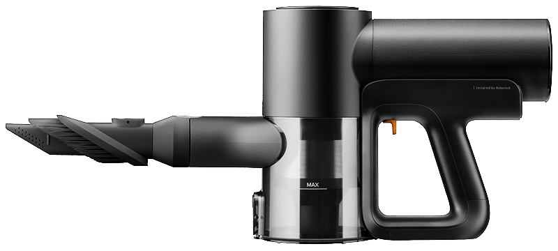 Czarno-srebrny odkurzacz bezprzewodowy na przezroczystym tle. Po lewej stronie znajduje się nasadka.