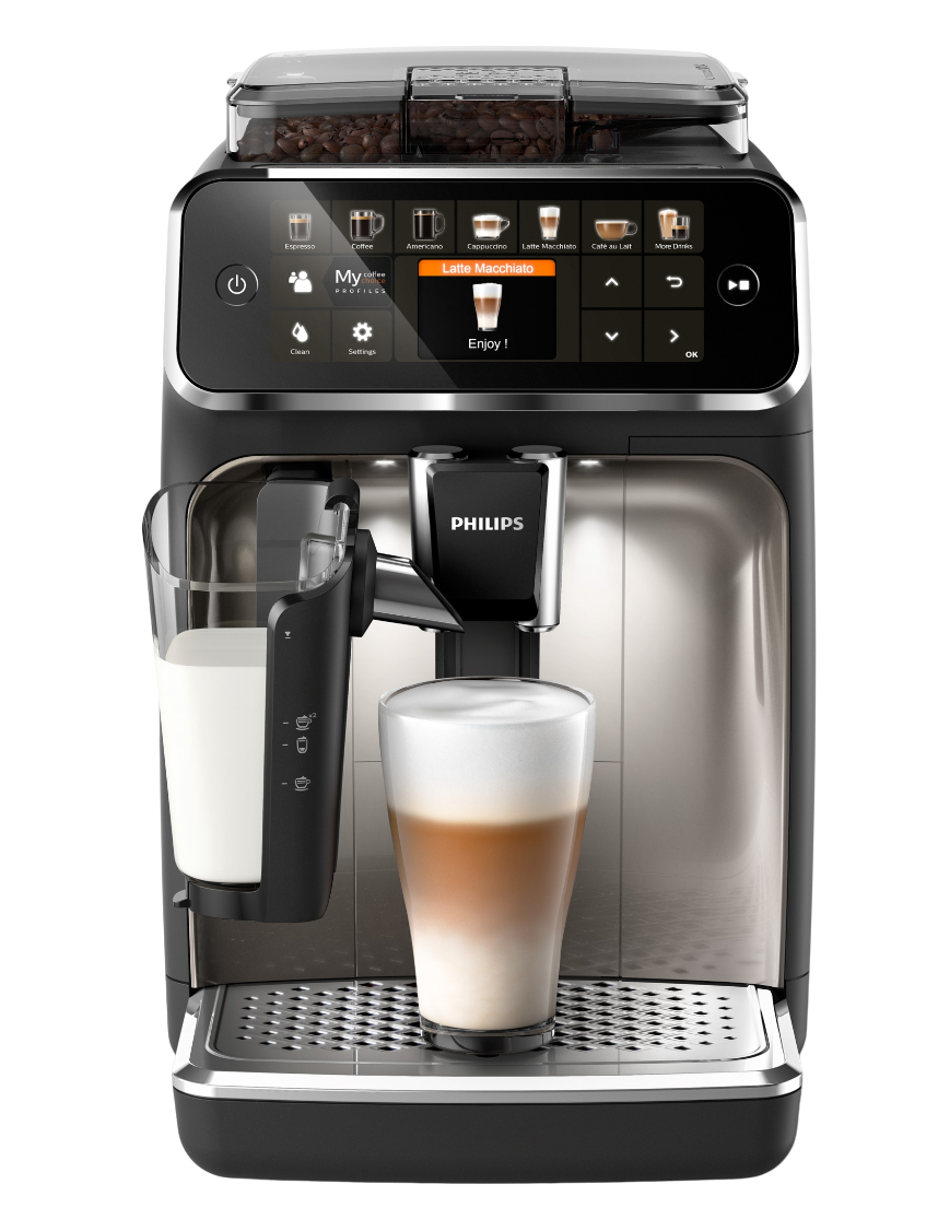 Schwarze und silberne Kaffeemaschine. Zeigt einen Bildschirm mit Latte Macchiato-Option. Weißer Hintergrund.