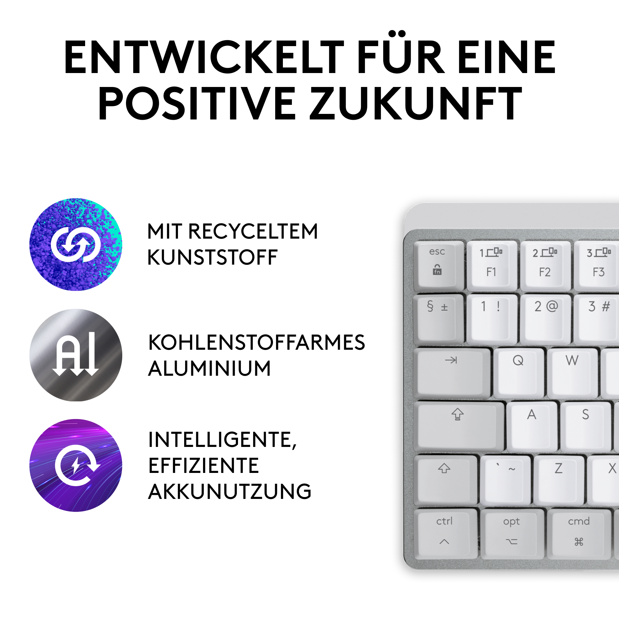 Weiße Tastatur mit grauen Tasten und Text über recycelten Kunststoff, Aluminium und Batterieeffizienz.