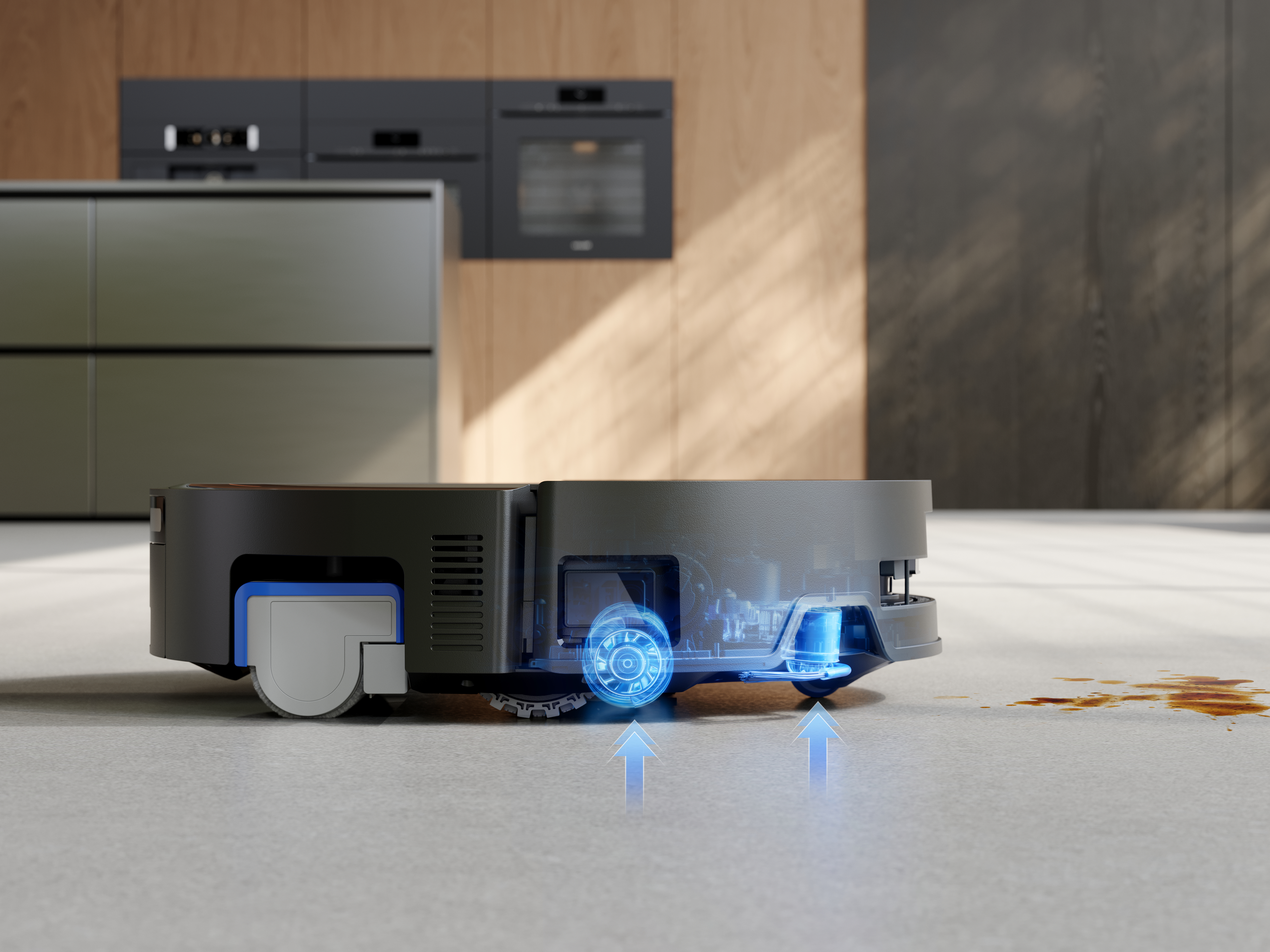Roboter-Staubsauger auf dem Boden. Pfeile zeigen Reinigungsfunktionen. Küchenschränke und Holzboden im Hintergrund.