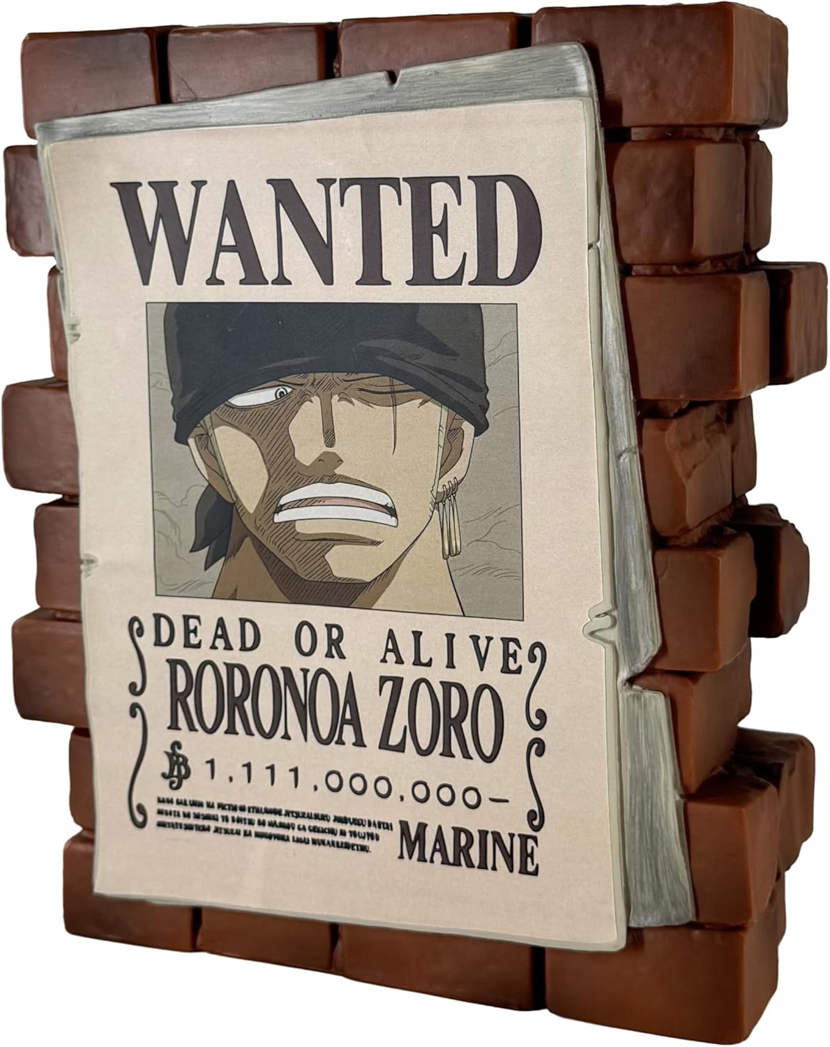 Gesucht-Plakat von Roronoa Zoro, eingerahmt von Ziegelmauern.