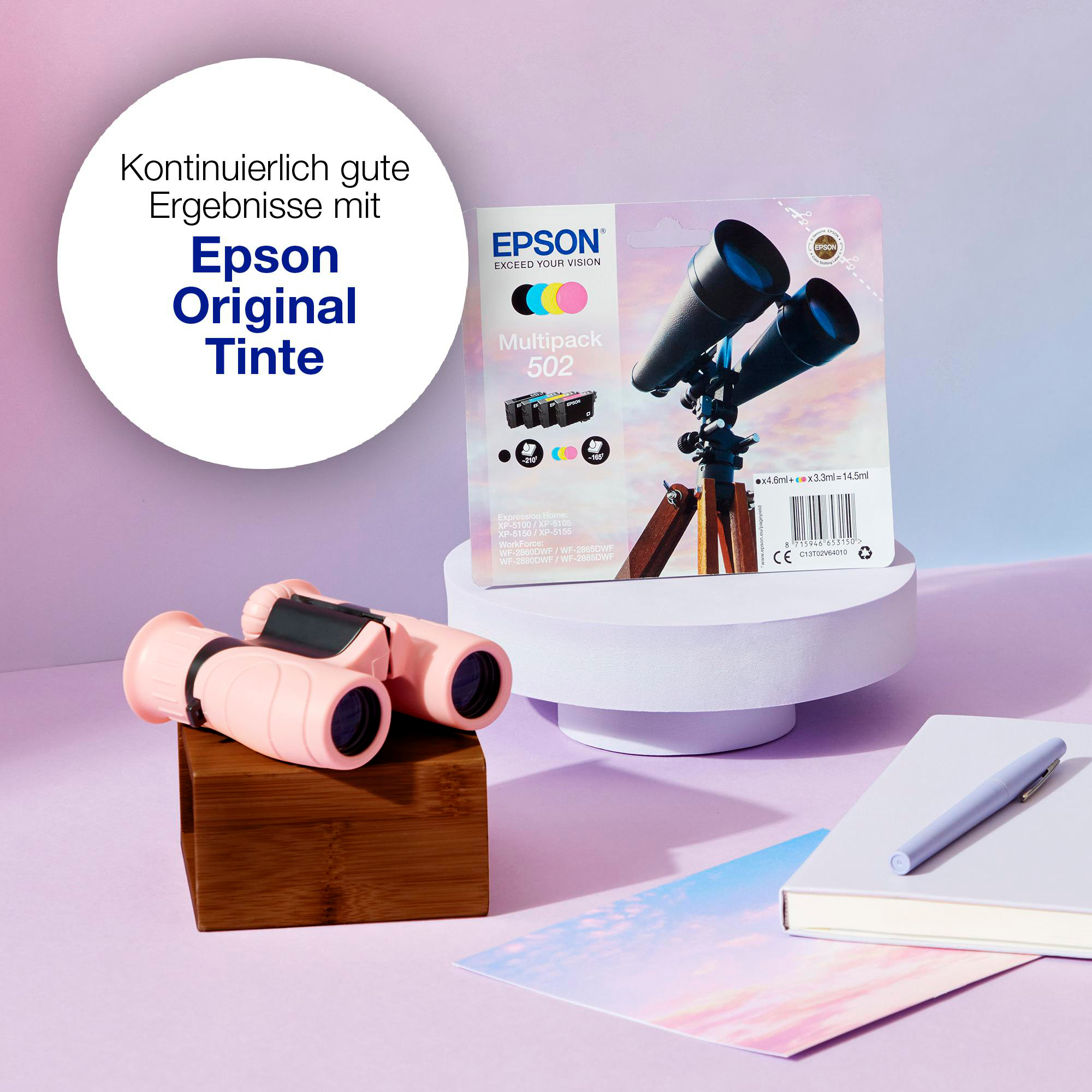 Epson Original Tintenpatronen, Fernglas, Notizblock und Stift auf rosa Oberfläche.