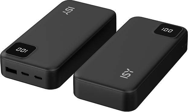 Két fekete power bank digitális kijelzővel, melyek a töltöttségi szintet mutatják, 'ISY' márkajelzéssel.