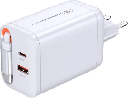 Un caricatore bianco con porte USB-C e USB-A. Il marchio è visibile.