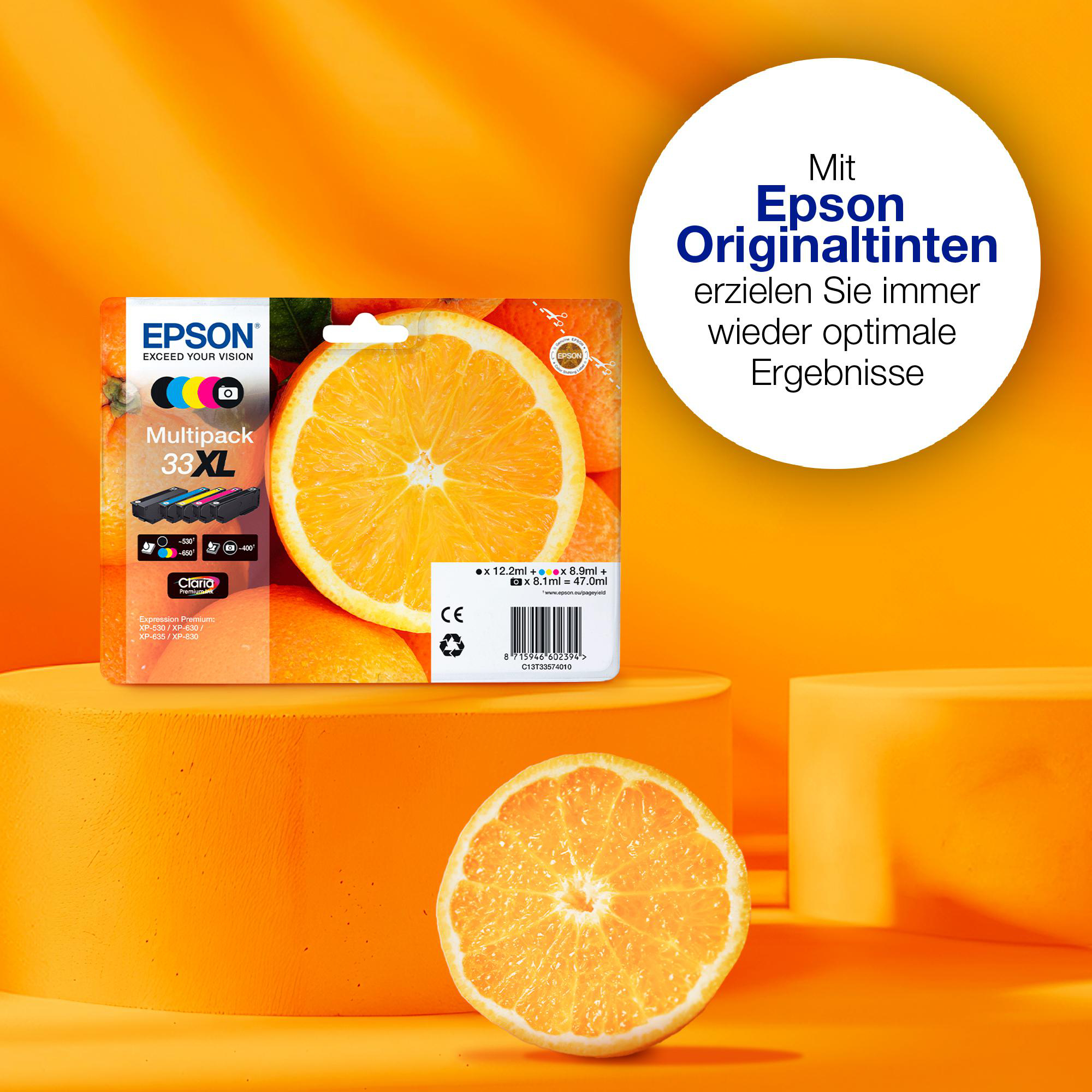 Eine Epson Tintenpatrone und eine Orangenscheibe auf orangefarbenem Hintergrund.