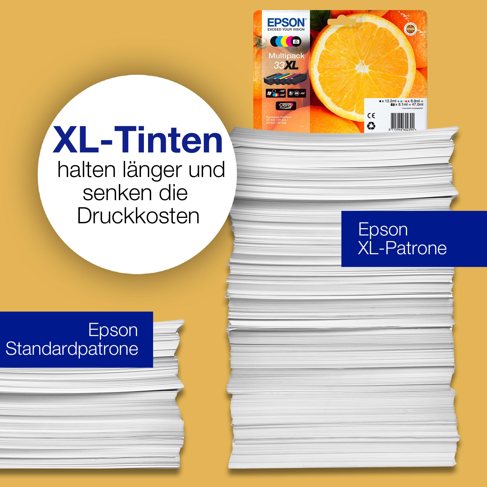 Zwei Papierstapel mit Text und eine Orange neben einer Tintenpatrone.