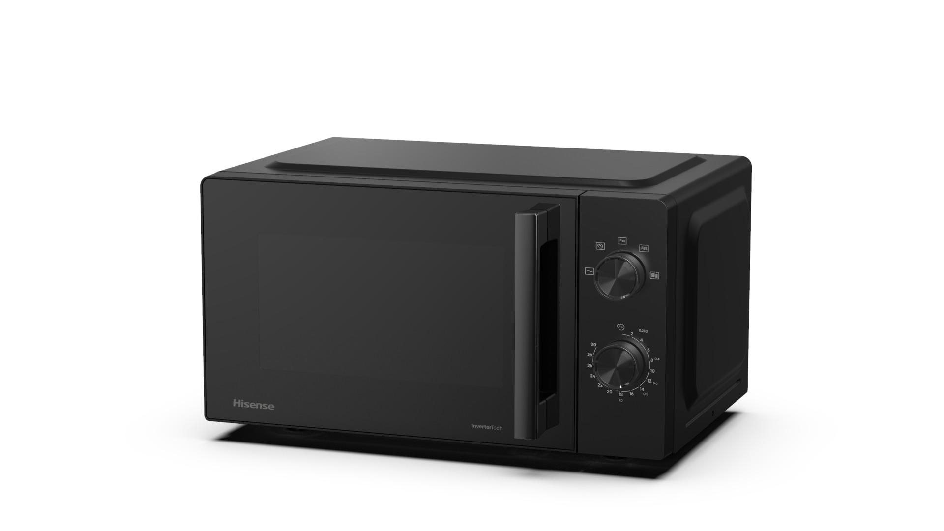 Eine schwarze Mikrowelle steht vor weißem Hintergrund. Es ist ein Hisense-Modell.