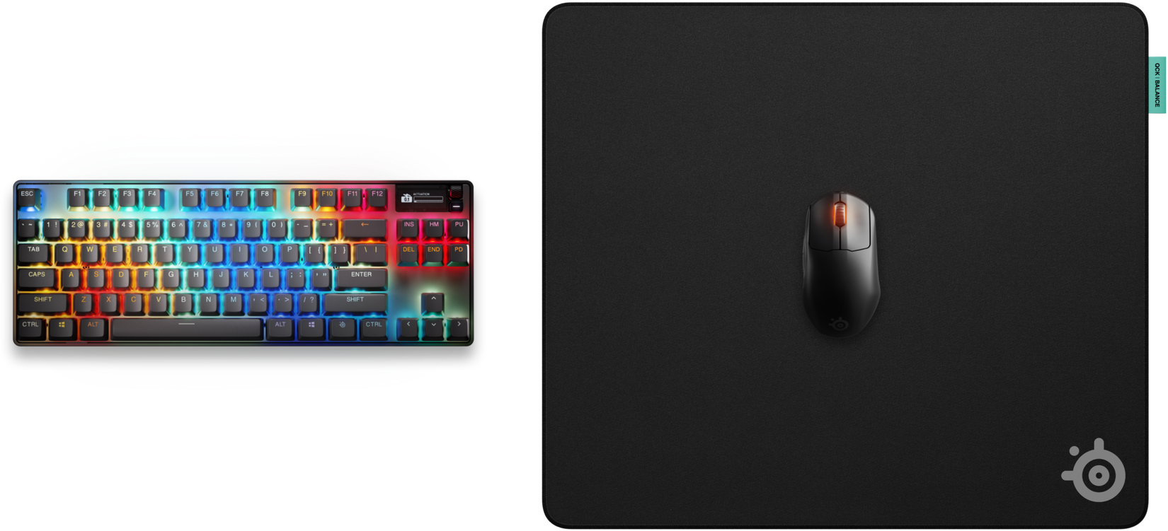 Un clavier et une souris sur un tapis de souris. Le clavier a des lumières colorées, la souris est noire.