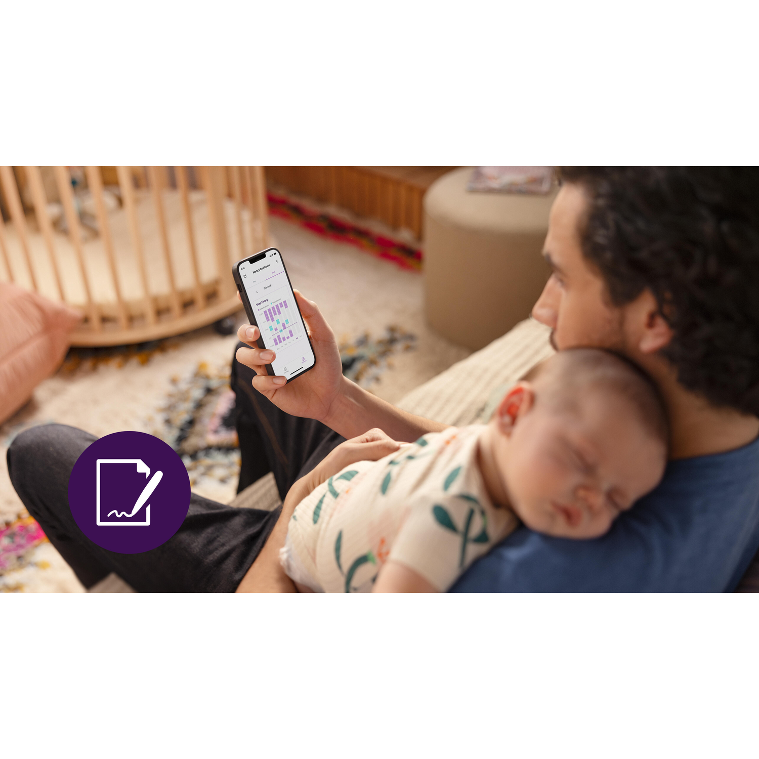 Een man die een baby vasthoudt terwijl hij naar een telefoon met een grafiek kijkt.