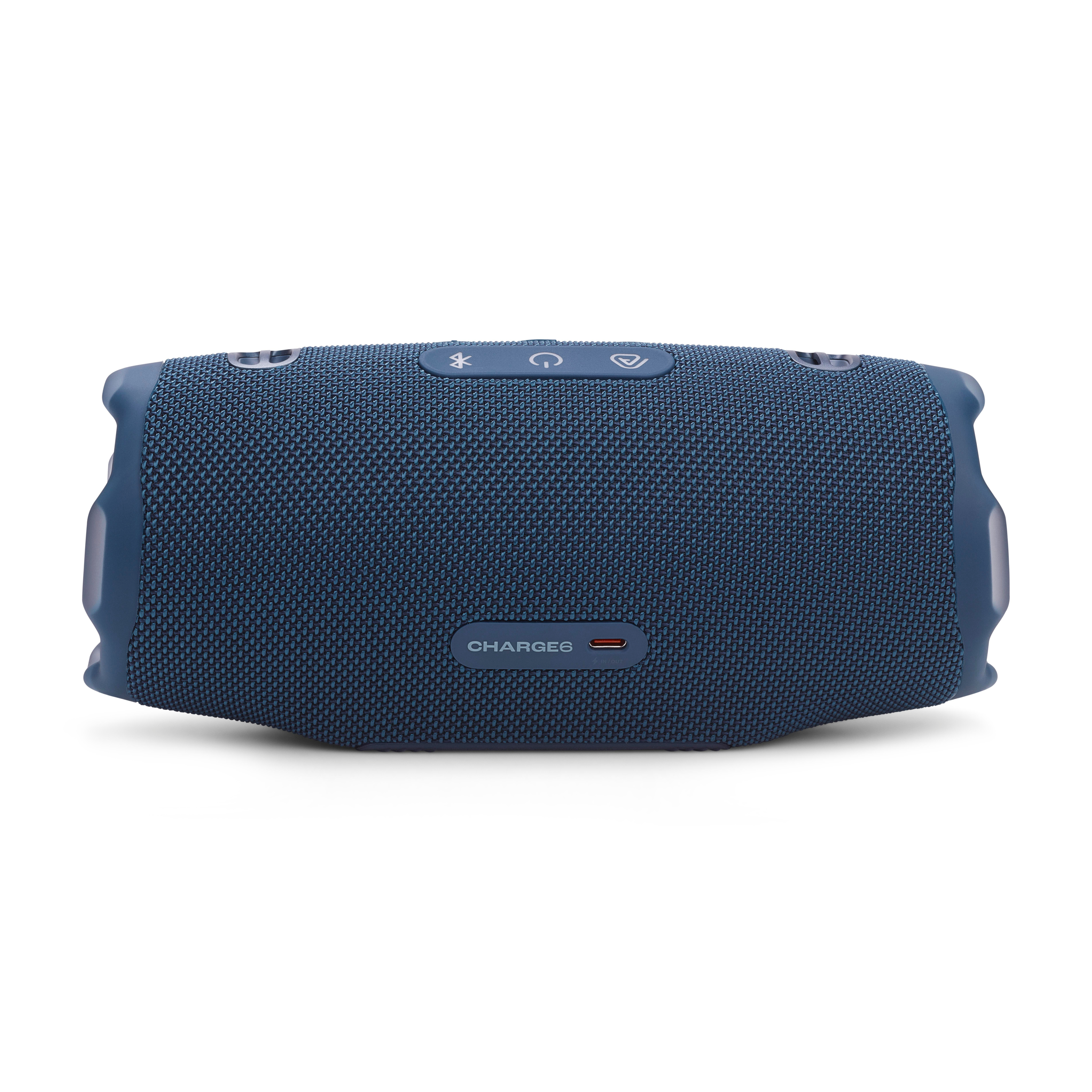 Blauer JBL Charge 5 Lautsprecher mit Knöpfen und Anschlüssen.