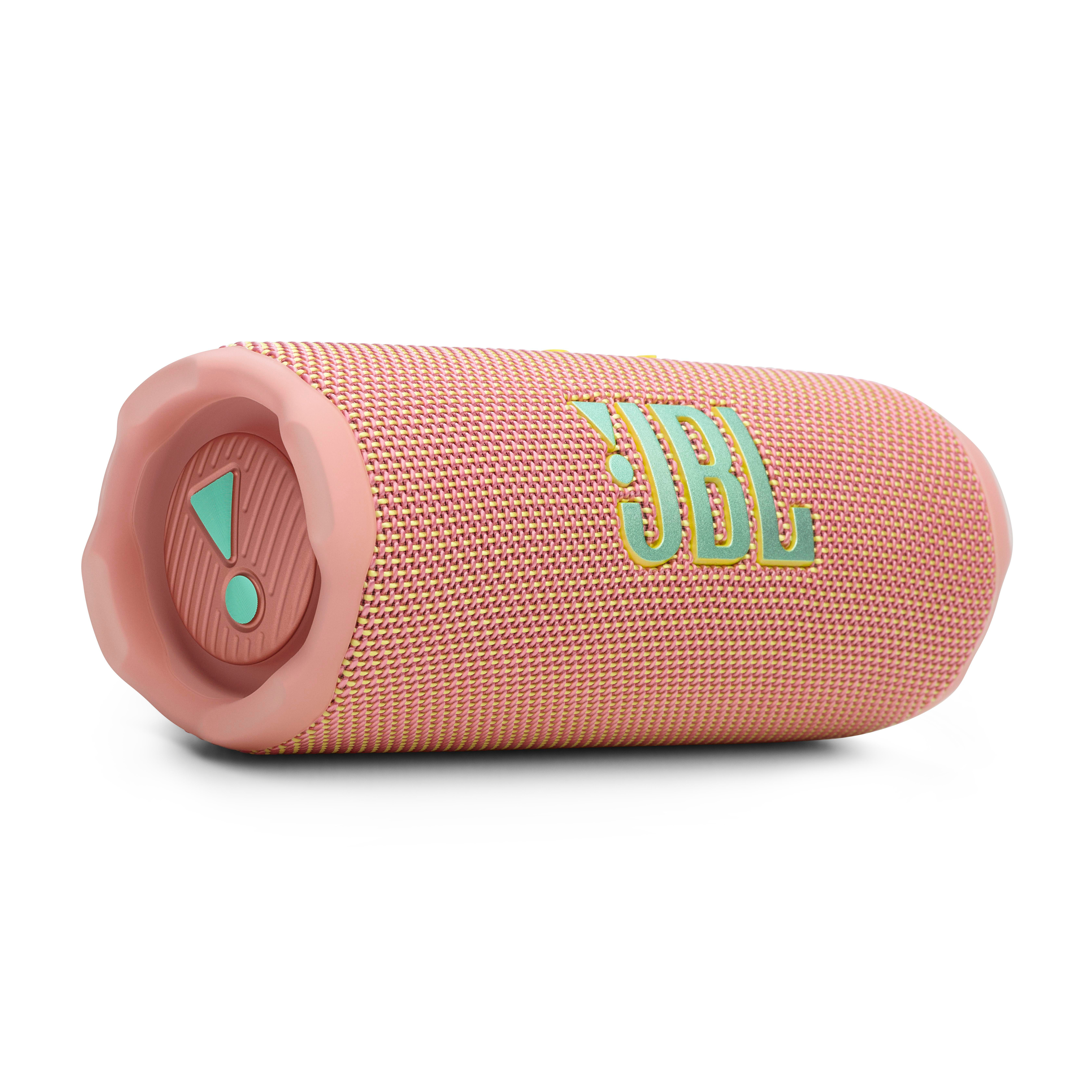 Rosa und gelber JBL-Lautsprecher. Zylindrische Form mit grünem JBL-Logo. Weißer Hintergrund.